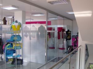 Celopresklená stena